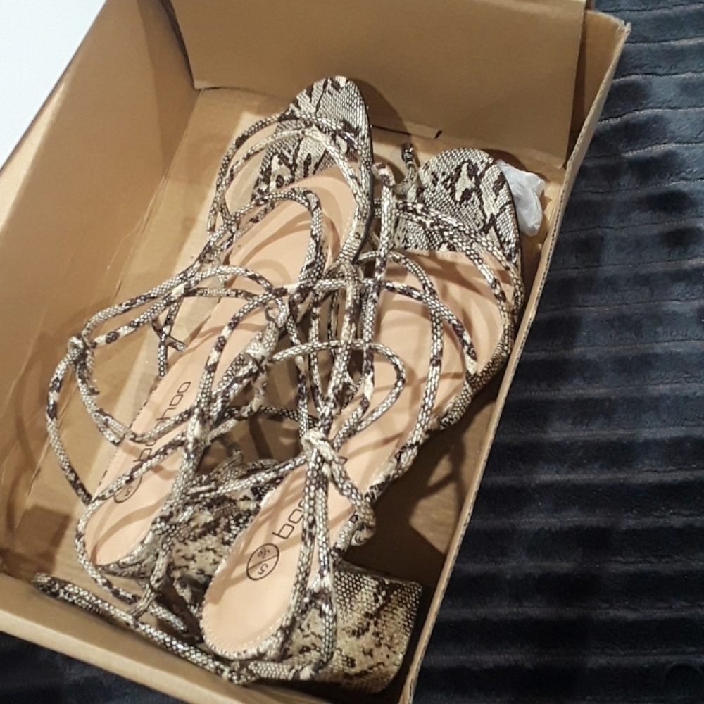 Extra wide snake sandals